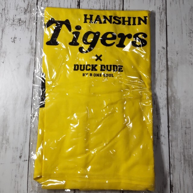 阪神タイガース(ハンシンタイガース)の阪神タイガース×DUCK DUDEコラボTシャツ メンズのトップス(Tシャツ/カットソー(半袖/袖なし))の商品写真