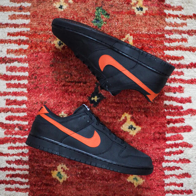 NIKE(ナイキ)のNIKE by you DUNK LOW BLACK/ORANGE 28.5cm メンズの靴/シューズ(スニーカー)の商品写真