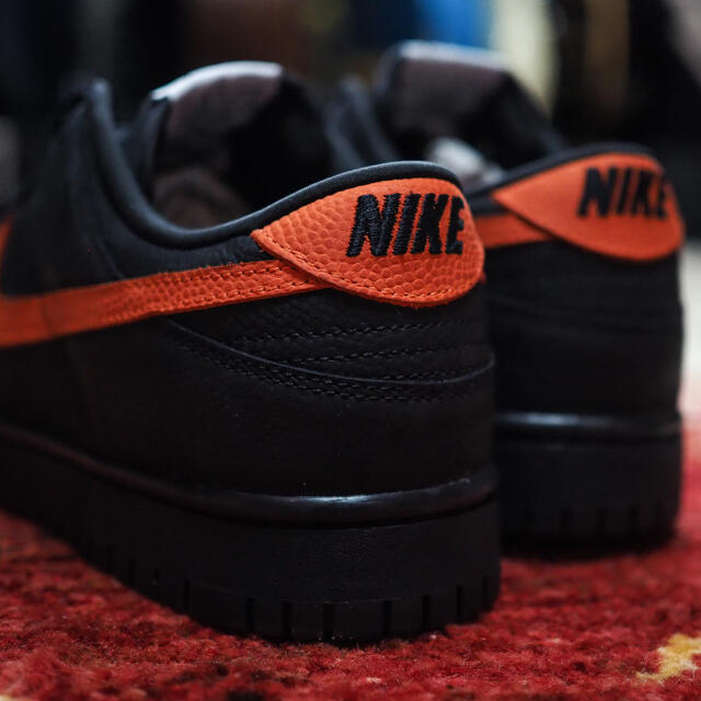 NIKE(ナイキ)のNIKE by you DUNK LOW BLACK/ORANGE 28.5cm メンズの靴/シューズ(スニーカー)の商品写真