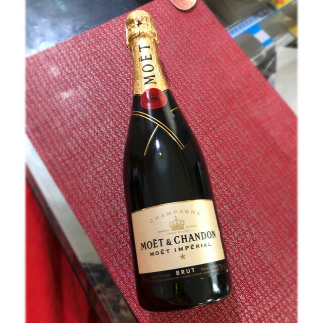 MOËT & CHANDON(モエエシャンドン)のモエ・エ・シャンドン モエ・アンペリアル　750ml 食品/飲料/酒の酒(シャンパン/スパークリングワイン)の商品写真