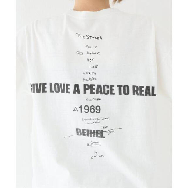 DEUXIEME CLASSE(ドゥーズィエムクラス)のLOVE A PEACE バックプリントTシャツ 新品タグ付き レディースのトップス(Tシャツ(半袖/袖なし))の商品写真