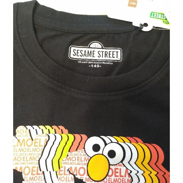 SESAME STREET(セサミストリート)の新品タグ付き　セサミストリート　ブラック　Tシャツ キッズ/ベビー/マタニティのキッズ服男の子用(90cm~)(Tシャツ/カットソー)の商品写真