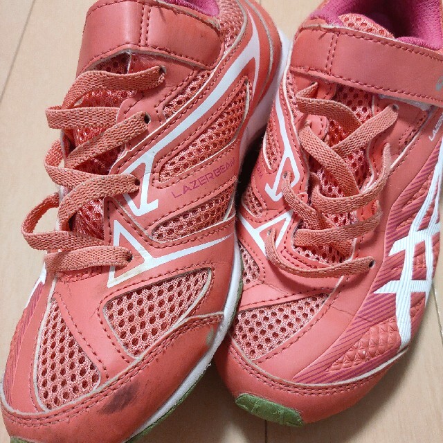 asics(アシックス)の難あり、ココミホ様♡♡asicsレーザービームスニーカー20センチ キッズ/ベビー/マタニティのキッズ靴/シューズ(15cm~)(スニーカー)の商品写真