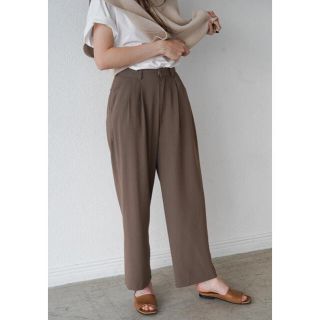 ステュディオス(STUDIOUS)のCLANE /BASIC TUCK PANTS【完売商品】ブラウン サイズ0(カジュアルパンツ)