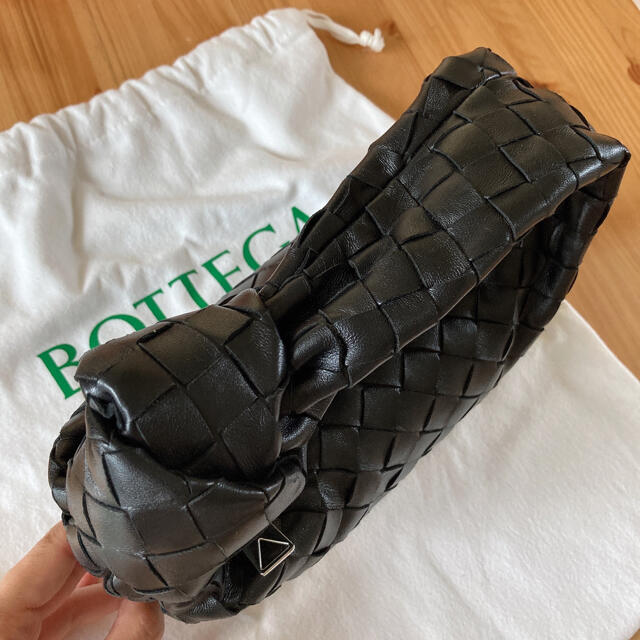 Bottega Veneta(ボッテガヴェネタ)の完売品　美品！正規品　ボッテガヴェネタ　ミニザジョディ レディースのバッグ(ハンドバッグ)の商品写真