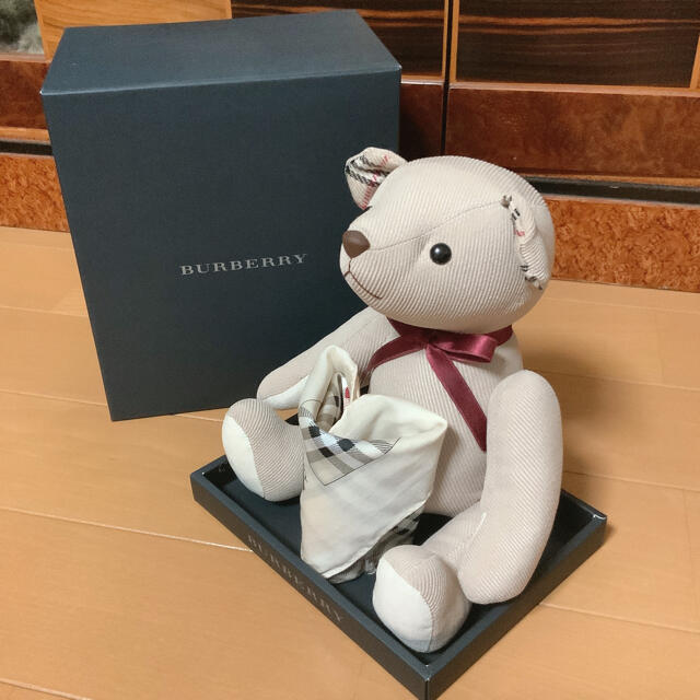 BURBERRY(バーバリー)の専用　バーバリー　テディベア　ハンカチセット　箱入り エンタメ/ホビーのおもちゃ/ぬいぐるみ(ぬいぐるみ)の商品写真