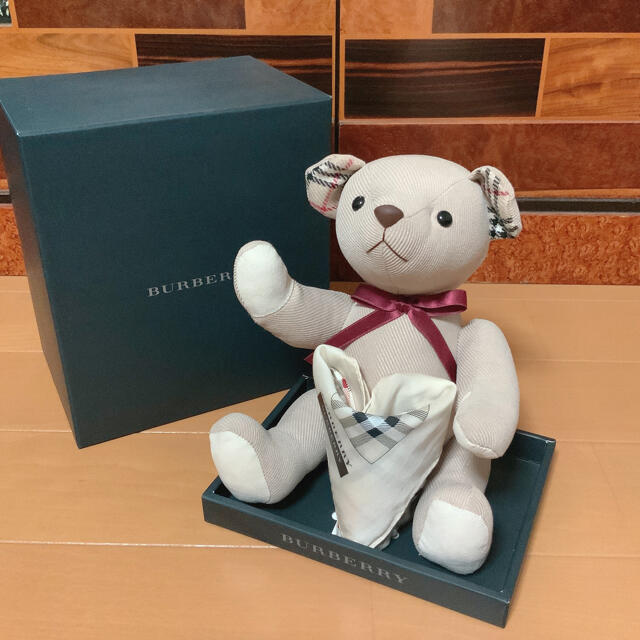 BURBERRY(バーバリー)の専用　バーバリー　テディベア　ハンカチセット　箱入り エンタメ/ホビーのおもちゃ/ぬいぐるみ(ぬいぐるみ)の商品写真