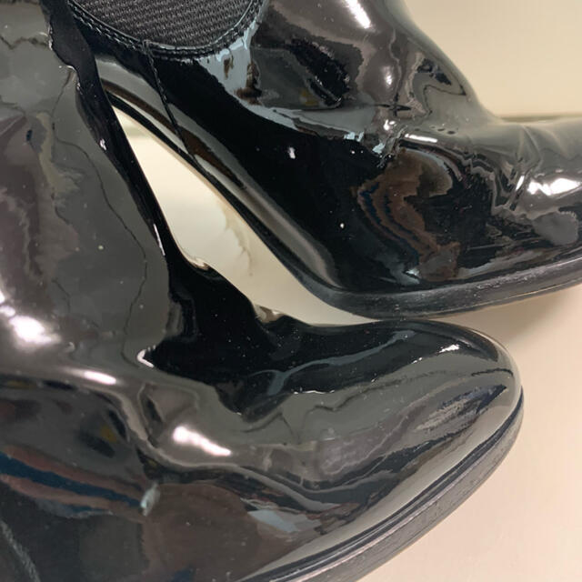 CHANEL(シャネル)のCHANEL ブラックパテント　サイドゴア　ブーツ レディースの靴/シューズ(ブーツ)の商品写真