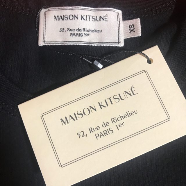 MAISON KITSUNE'(メゾンキツネ)のSALE【新品】Maison kitsune メゾンキツネ☆TシャツXSリコカツ レディースのトップス(Tシャツ(半袖/袖なし))の商品写真