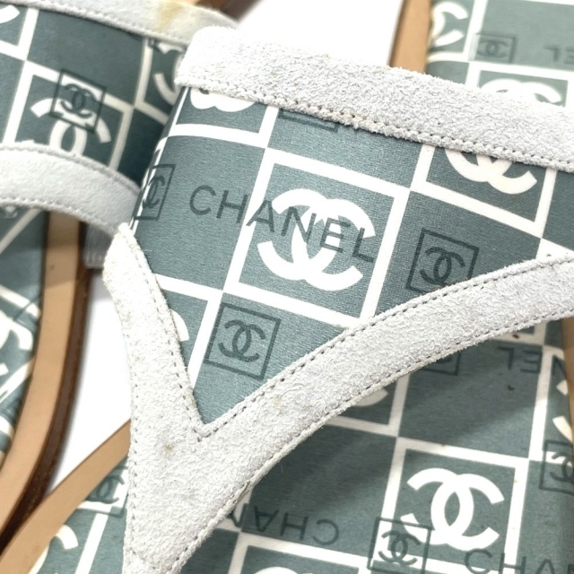 CHANEL(シャネル)のシャネル CHANEL ペタンコ CC ココマーク フラット サンダル ウッド グリーン系 レディースの靴/シューズ(サンダル)の商品写真