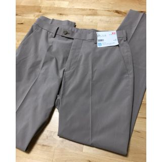 ユニクロ(UNIQLO)のUNIQLO ユニクロ　感動パンツ　ベージュ　76×76 新品未使用(スラックス)