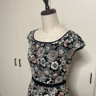 トッカ(TOCCA)の【TOCCA】膝丈　総刺繍ワンピース(ひざ丈ワンピース)