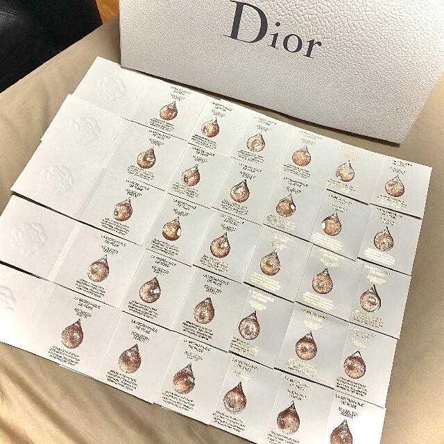 Christian Dior(クリスチャンディオール)のプレステージ　マイクロ　ユイルドローズ　セラム　ディオール　美容液　30ml コスメ/美容のスキンケア/基礎化粧品(美容液)の商品写真