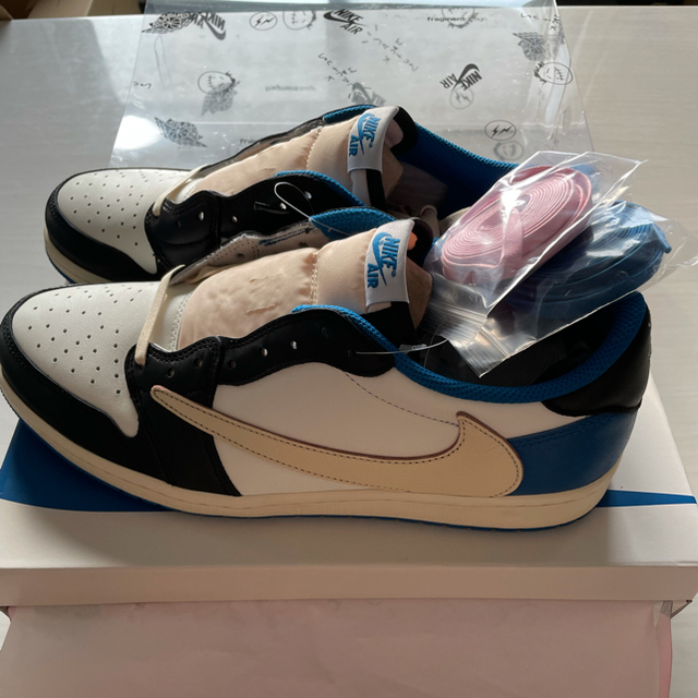 FRAGMENT(フラグメント)のTRAVIS SCOTT × FRAGMENT×AIR JORDAN 1 LOW メンズの靴/シューズ(スニーカー)の商品写真