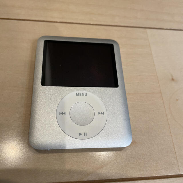 iPod(アイポッド)のiPod classic nano第三世代 スマホ/家電/カメラのオーディオ機器(ポータブルプレーヤー)の商品写真