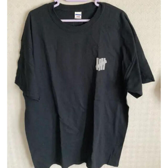 UNDEFEATED(アンディフィーテッド)のundefeated ロゴtシャツ　黒Lサイズ メンズのトップス(Tシャツ/カットソー(半袖/袖なし))の商品写真