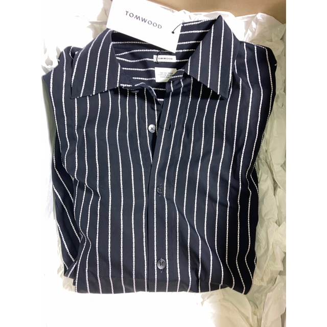 Balenciaga(バレンシアガ)の定価52800円　トムウッド Tom Wood  ストライプオーバーシャツ　新品 メンズのトップス(シャツ)の商品写真