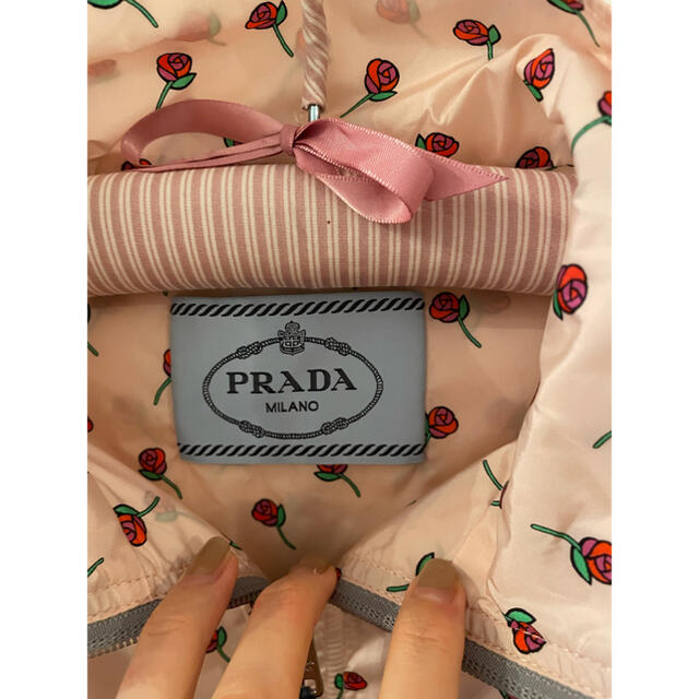 PRADA(プラダ)の最終お値下げ🥀✨PRADA rose jacket. レディースのジャケット/アウター(ナイロンジャケット)の商品写真