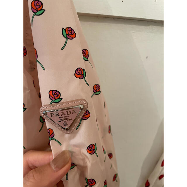 PRADA(プラダ)の最終お値下げ🥀✨PRADA rose jacket. レディースのジャケット/アウター(ナイロンジャケット)の商品写真