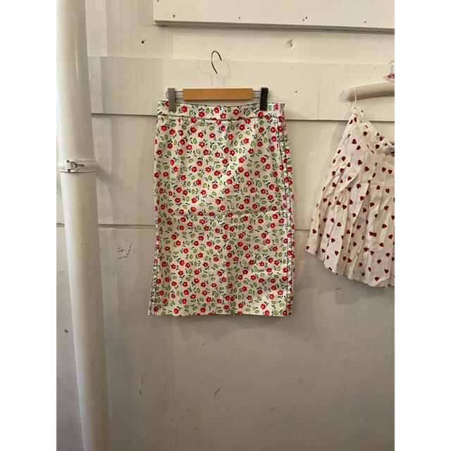 PRADA(プラダ)の最終価格🌺PRADA flower kissmark skirt. レディースのスカート(ひざ丈スカート)の商品写真