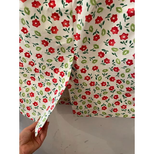 PRADA(プラダ)の最終価格🌺PRADA flower kissmark skirt. レディースのスカート(ひざ丈スカート)の商品写真