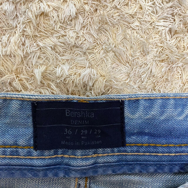 Bershka(ベルシュカ)のBershka デニムパンツ レディースのパンツ(ハーフパンツ)の商品写真