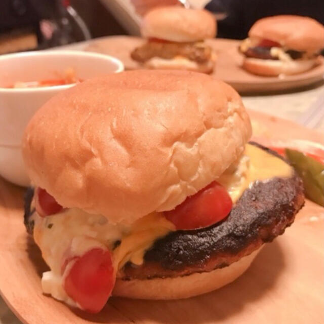 あらびきハンバーグ　20個セット　冷凍便 食品/飲料/酒の食品(肉)の商品写真