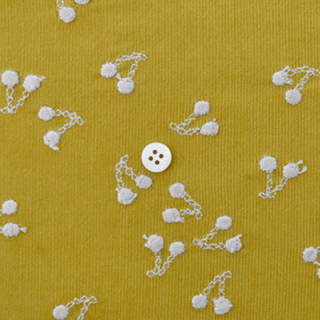 C&Sフレンチコーデュロイにチェリーの刺しゅう　ハギレ ハンドメイドの素材/材料(生地/糸)の商品写真