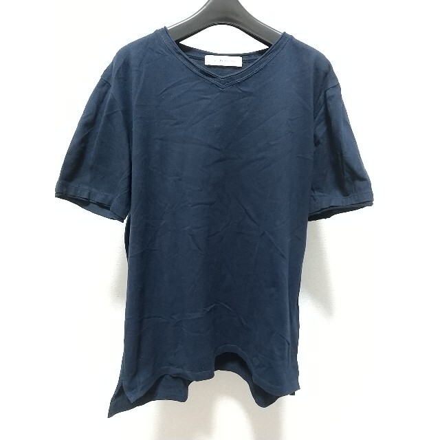 AZUL by moussy(アズールバイマウジー)のAZUL BY MOUSSY Vネック 無地 Tシャツ Ｍサイズ 紺色 シンプル メンズのトップス(Tシャツ/カットソー(半袖/袖なし))の商品写真