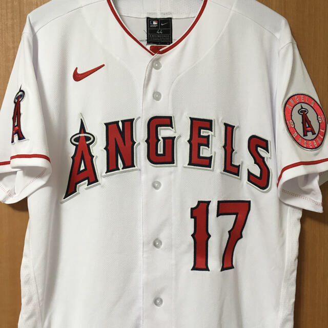 NIKE(ナイキ)の大谷翔平 サイン入りユニフォーム(フィギュア・オールスターTシャツセット) スポーツ/アウトドアの野球(記念品/関連グッズ)の商品写真