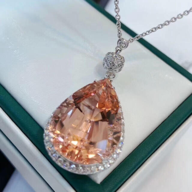 アフリカ 天然モルガナイト ダイヤ ペンダントトップ22.5ct k18 の通販
