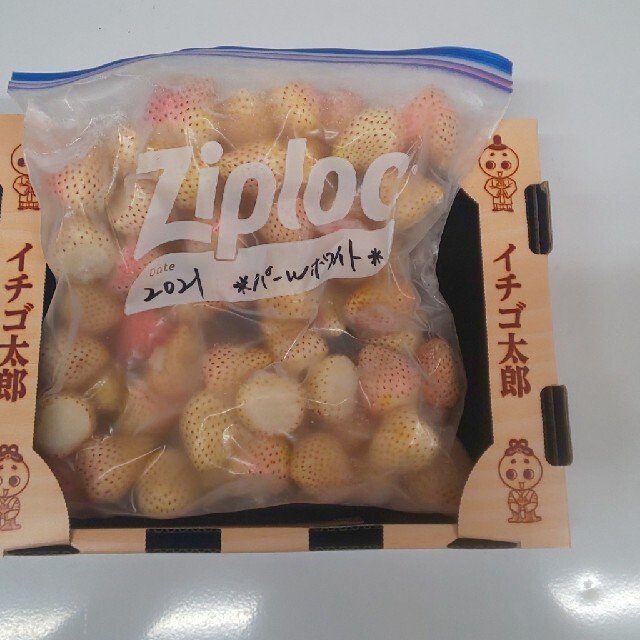 在庫限り2割引！奈良県産 冷凍イチゴ パールホワイト(白イチゴ) ２キロ 食品/飲料/酒の食品(フルーツ)の商品写真