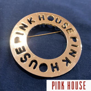 ピンクハウス(PINK HOUSE)のピンクハウス  PINKHOUSE ゴールド　ロゴ　ブローチ ヴィンテージ(ブローチ/コサージュ)