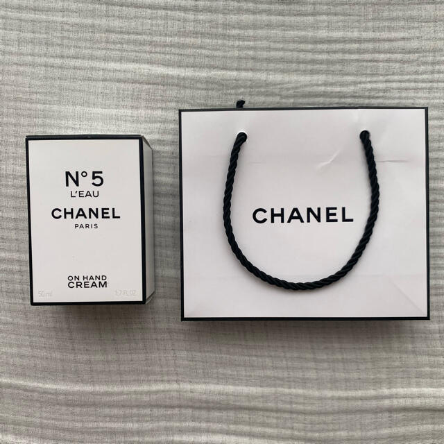 CHANEL(シャネル)の【シャネル】ハンドクリーム空箱 レディースのバッグ(ショップ袋)の商品写真