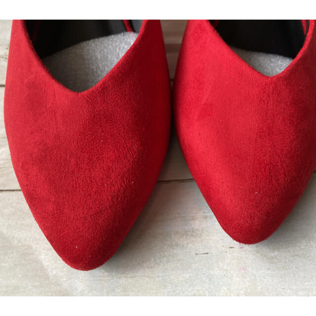 Disney(ディズニー)の新品　ディズニー　ミニー  赤　レッド　パンプス　靴　M 23cm~23.5cm レディースの靴/シューズ(ハイヒール/パンプス)の商品写真