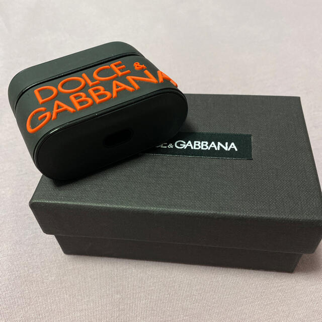 DOLCE&GABBANA(ドルチェアンドガッバーナ)のドルチェ&ガッバーナ AirPods pro ケース スマホ/家電/カメラのスマホアクセサリー(ストラップ/イヤホンジャック)の商品写真