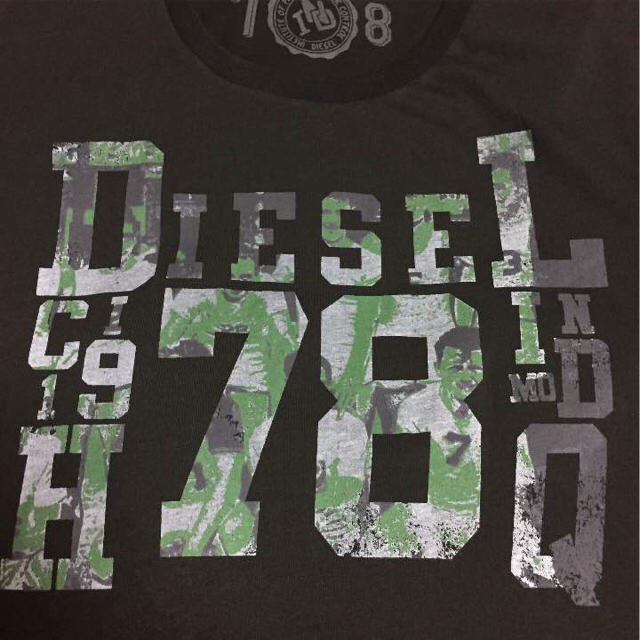 DIESEL(ディーゼル)の未使用★ディーゼル★半袖Tシャツ(袖プリント) メンズのトップス(Tシャツ/カットソー(半袖/袖なし))の商品写真