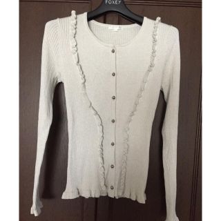 トゥービーシック(TO BE CHIC)のトゥービーシック トップス シルバー美品(ニット/セーター)