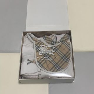 バーバリー(BURBERRY)のバーバリー　Burberry ベビー　ロンパース　スタイ　帽子　カーデ(ロンパース)