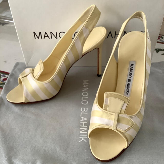 MANOLO BLAHNIK(マノロブラニク)の新品!極僅か汚れあり 憧れのマノロブラニク 上品シャイニーサテン 24㎝ レディースの靴/シューズ(サンダル)の商品写真