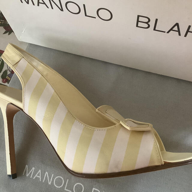 MANOLO BLAHNIK(マノロブラニク)の新品!極僅か汚れあり 憧れのマノロブラニク 上品シャイニーサテン 24㎝ レディースの靴/シューズ(サンダル)の商品写真