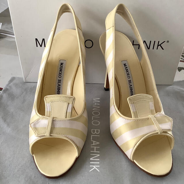 MANOLO BLAHNIK(マノロブラニク)の新品!極僅か汚れあり 憧れのマノロブラニク 上品シャイニーサテン 24㎝ レディースの靴/シューズ(サンダル)の商品写真