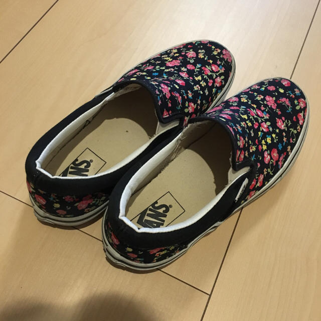 VANS(ヴァンズ)のバンズ 花柄 スリッポン レディースの靴/シューズ(スリッポン/モカシン)の商品写真