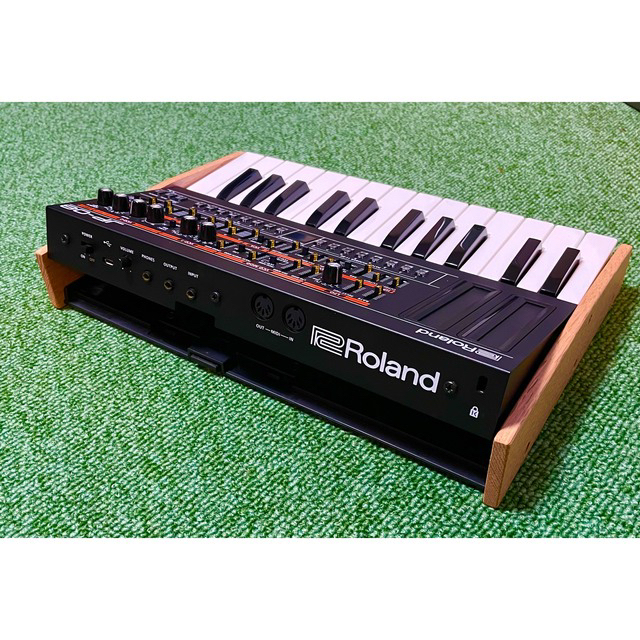 Roland(ローランド)のRoland Boutique 鍵盤　K-25m用　木製サイドパネル③ 楽器の鍵盤楽器(キーボード/シンセサイザー)の商品写真