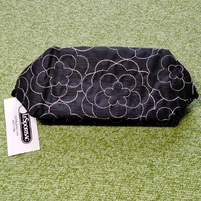 LeSportsac(レスポートサック)のレスポートサック　コスメポーチ　黒・花柄 レディースのファッション小物(ポーチ)の商品写真