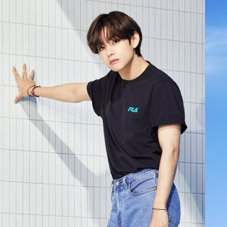 フィラ(FILA)の新品未開封 クリアファイル8枚+FILA【BTS】 V着用モデルTシャツ(Tシャツ(半袖/袖なし))