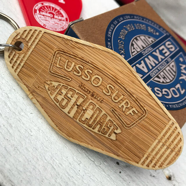 QUIKSILVER(クイックシルバー)の車や家の鍵に☆LUSSO SURF モーテルキーホルダー　wood メンズのファッション小物(キーホルダー)の商品写真