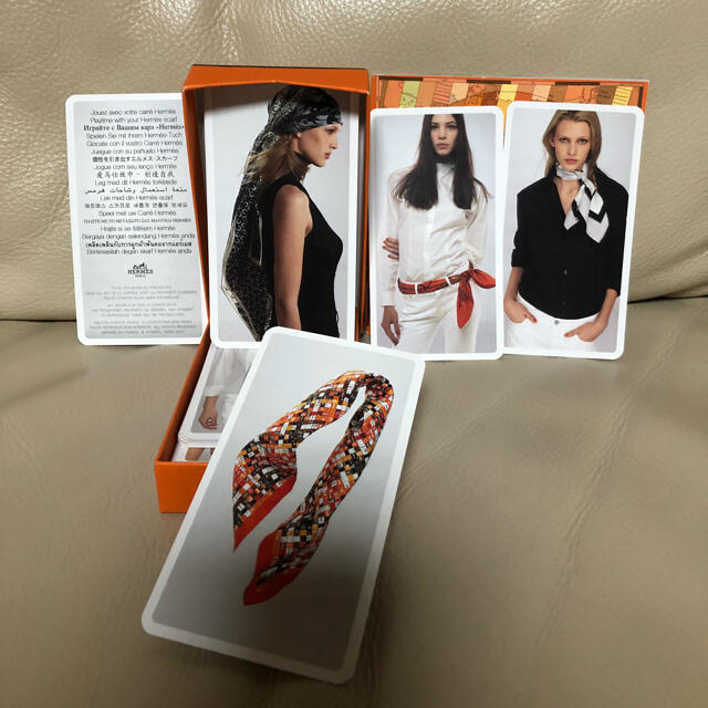 Hermes(エルメス)のエルメス♡スカーフ巻き方カード エンタメ/ホビーのコレクション(ノベルティグッズ)の商品写真