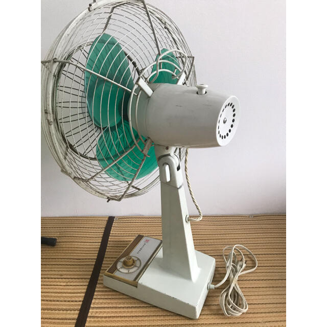 3枚羽根 扇風機 昭和レトロ 卓上扇風機 キャラメル 資生堂 3枚羽根 扇風機 昭和レトロ 卓上扇風機 キャラメル 資生堂