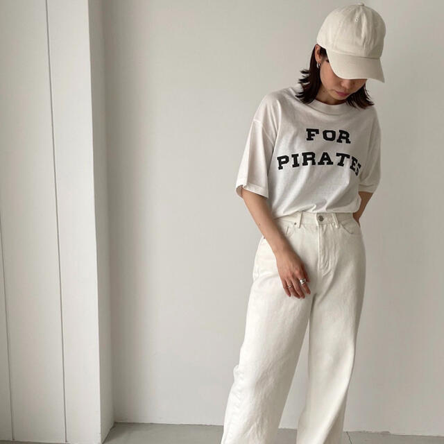 via j(ヴィアジェイ) ’FOR PIRATES’半袖Tシャツ レディースのトップス(Tシャツ(半袖/袖なし))の商品写真